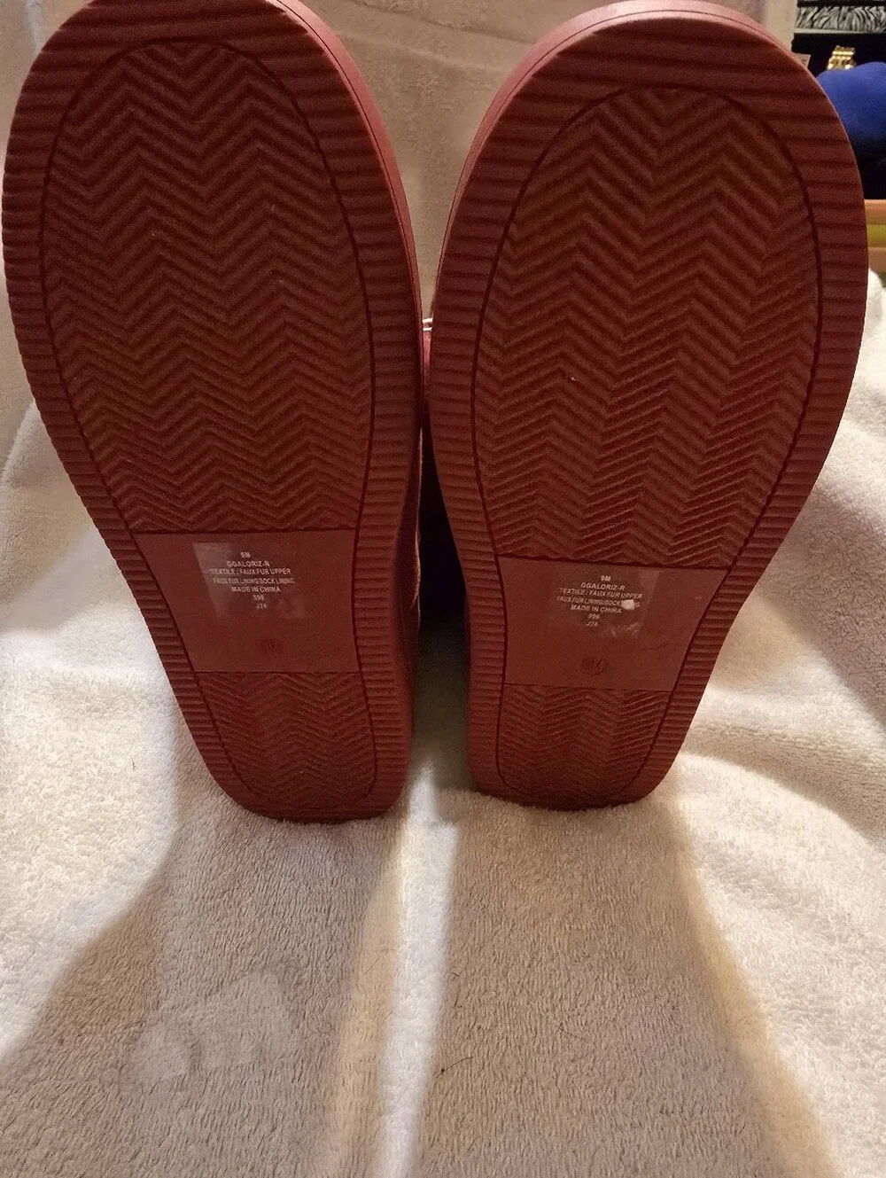 GBG Los Angeles Aleya Red Faux Fur Suede Winter Boots Size 9 NWOT